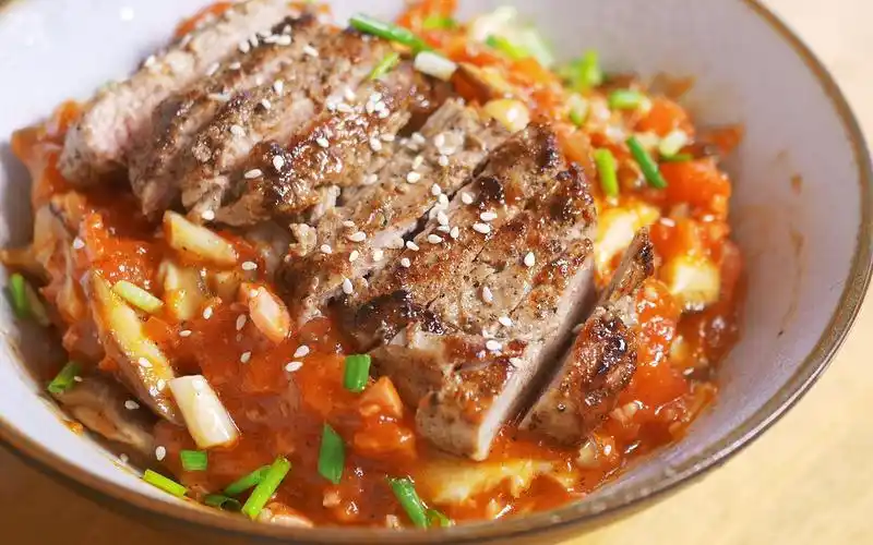 一口下去超满足!0失败茄汁菌菇黑椒猪排饭