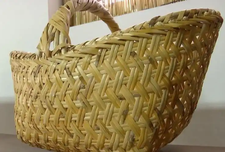 许多利用芦苇和湖内水草编织的生活用品和工艺品,受到了市场青睐,一些