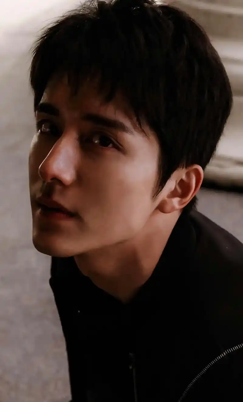 光渊#   摘下眼镜的小裴总  壁纸掉落#张新成裴溯# - 抖音