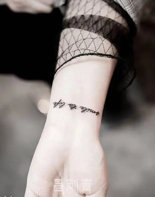 手腕小英文一条.纹身图片