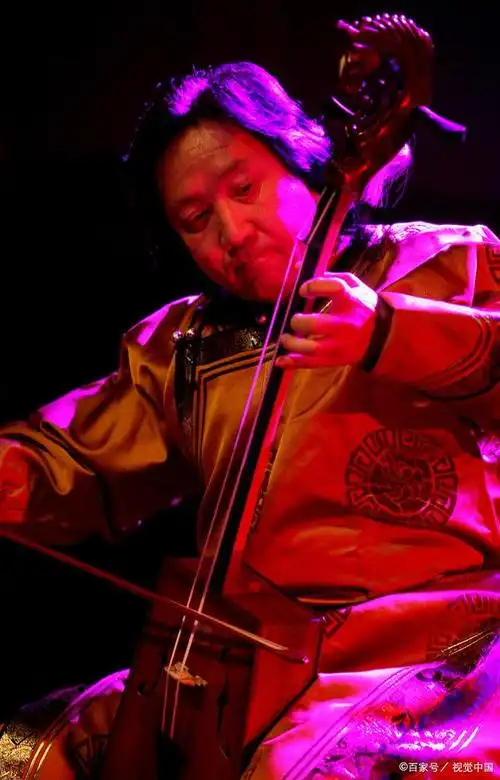 马头琴,又称蒙古族马头琴,是中国内蒙古自治区蒙古族的传统乐器之一.