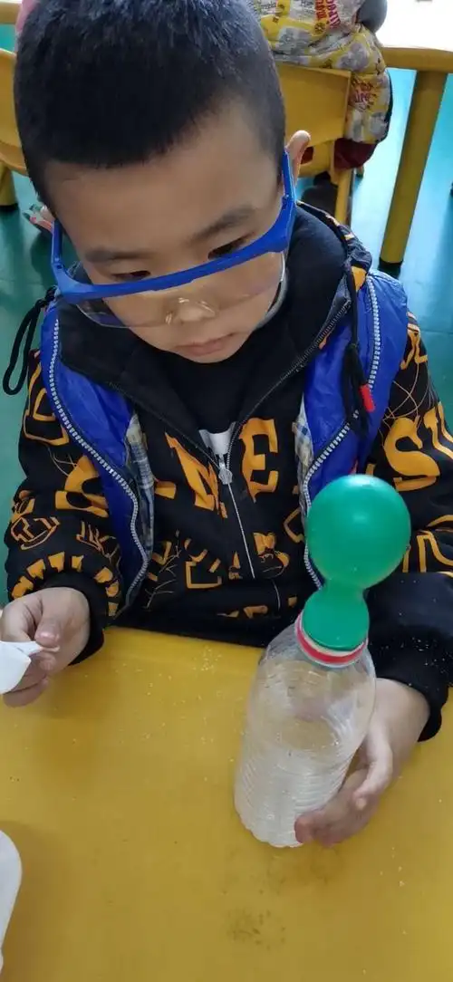 汇佳幼儿园科学实验小课堂开课啦