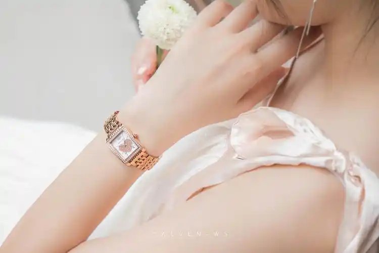 分享女士手表详情页设计男士手表详情页设计手表店铺详情页入口广告图