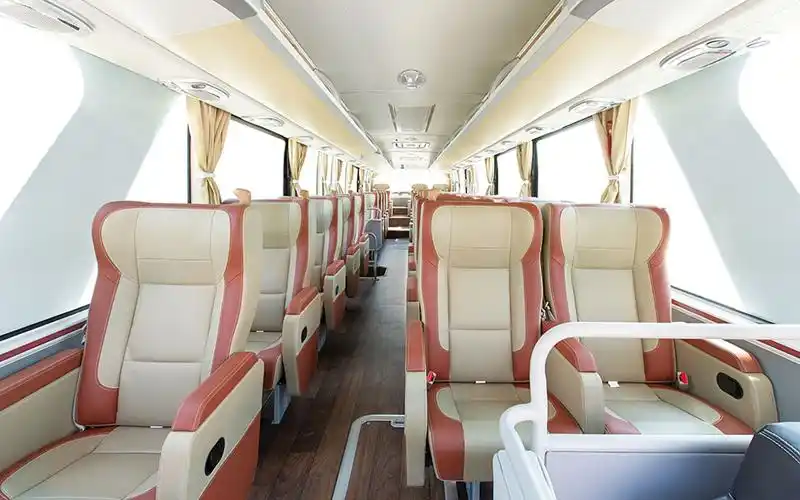 45座豪华大巴_郑州租车-企业单位外事租车-旅游团队包车-河南安心汽车