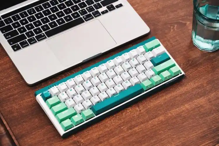 机械键盘杜伽 k330w plus 无线机械键盘的颜值和舒适度是我印象最深