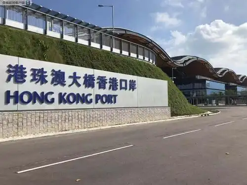 让社会车辆进入港珠澳大桥香港口岸,前往珠海和澳门的穿梭巴士在香港