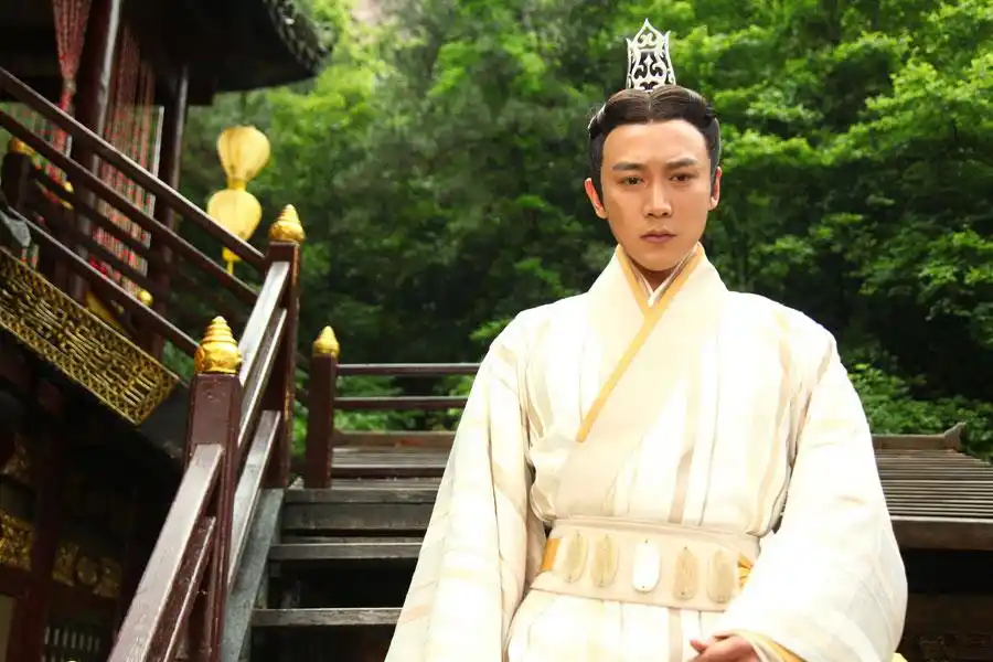 陆毅云中歌曝剧照暖男陵哥哥甜化人心