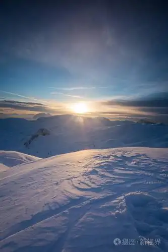 美丽的日出在奥地利的高山之巅