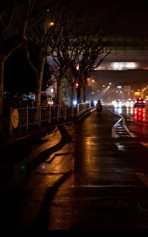 夜晚的马路
