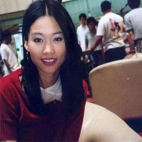 她凭一首歌与王菲齐名,却被俩男人折磨成精神病,如今50岁无人识