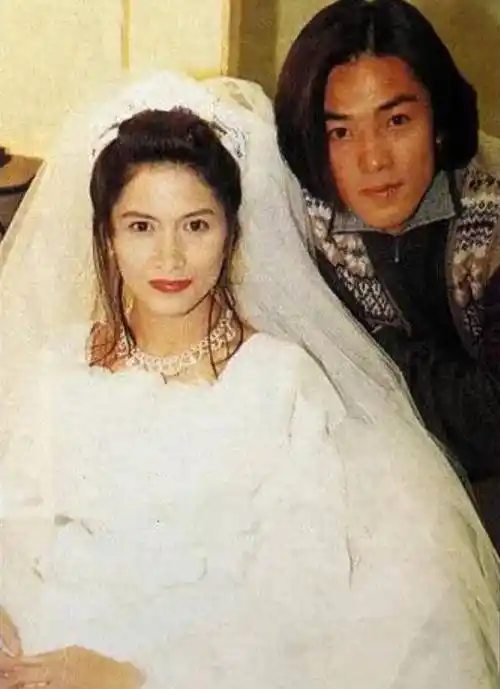 邵美琪的三段恋情二次被男友劈腿,如今闺蜜成最爱活得也通透坦然_年代