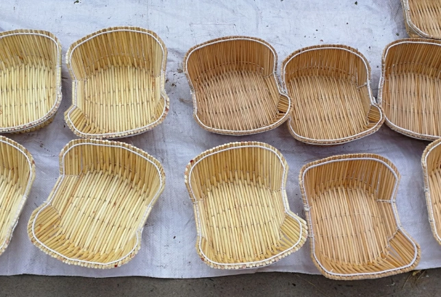 4,用高粱杆制作的馒头筐,7元钱一个