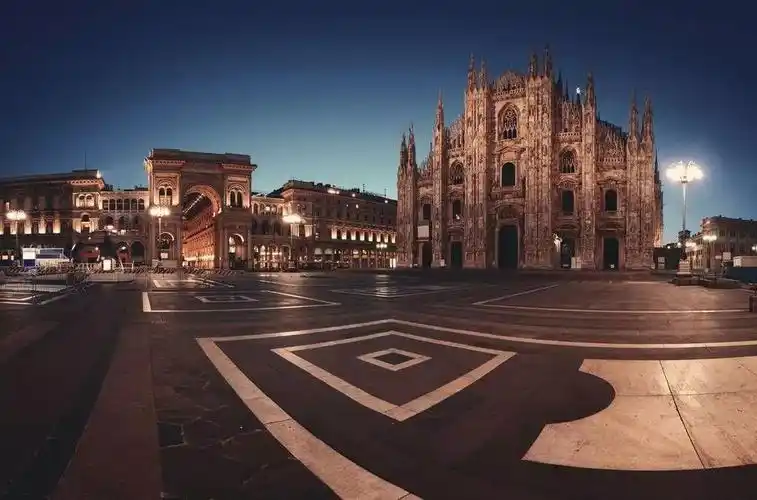 前面三个分别是米兰美术学院的简称,花名,全称,爱称等等,你爱咋叫就咋