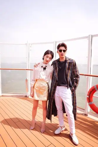 2018李易峰游轮发布会_图片_视频集锦-爱豆app