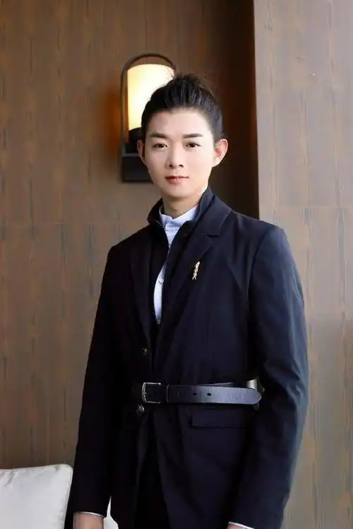 企查查app显示,霍尊(上海)文化传播工作室于2020年7月13日被注销,该