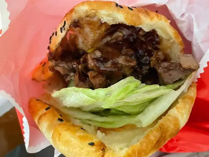 塔斯汀的烤鸭汉堡太好吃了嘿嘿