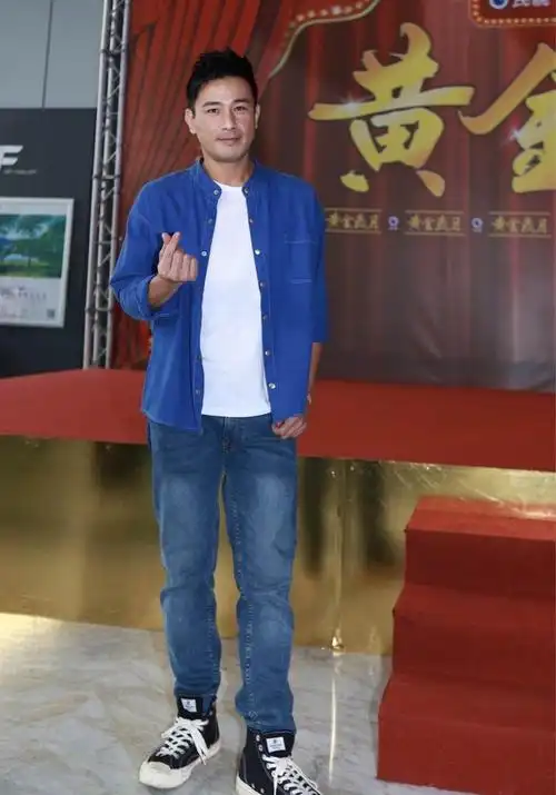 傅子纯现身民视拍摄八点档.