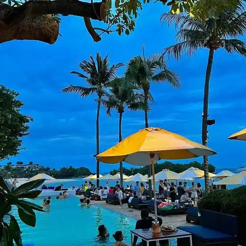 新加坡圣淘沙岛是一个令人惊叹的地方,尤其是在傍晚时分.