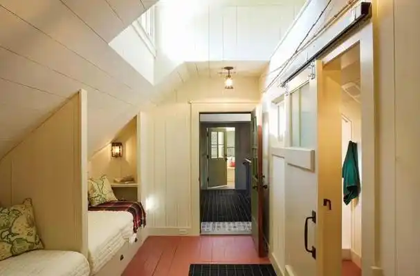 【魔法空间 阁楼定制】阁楼大多都是斜面或三角形的屋顶,阁楼装修设计