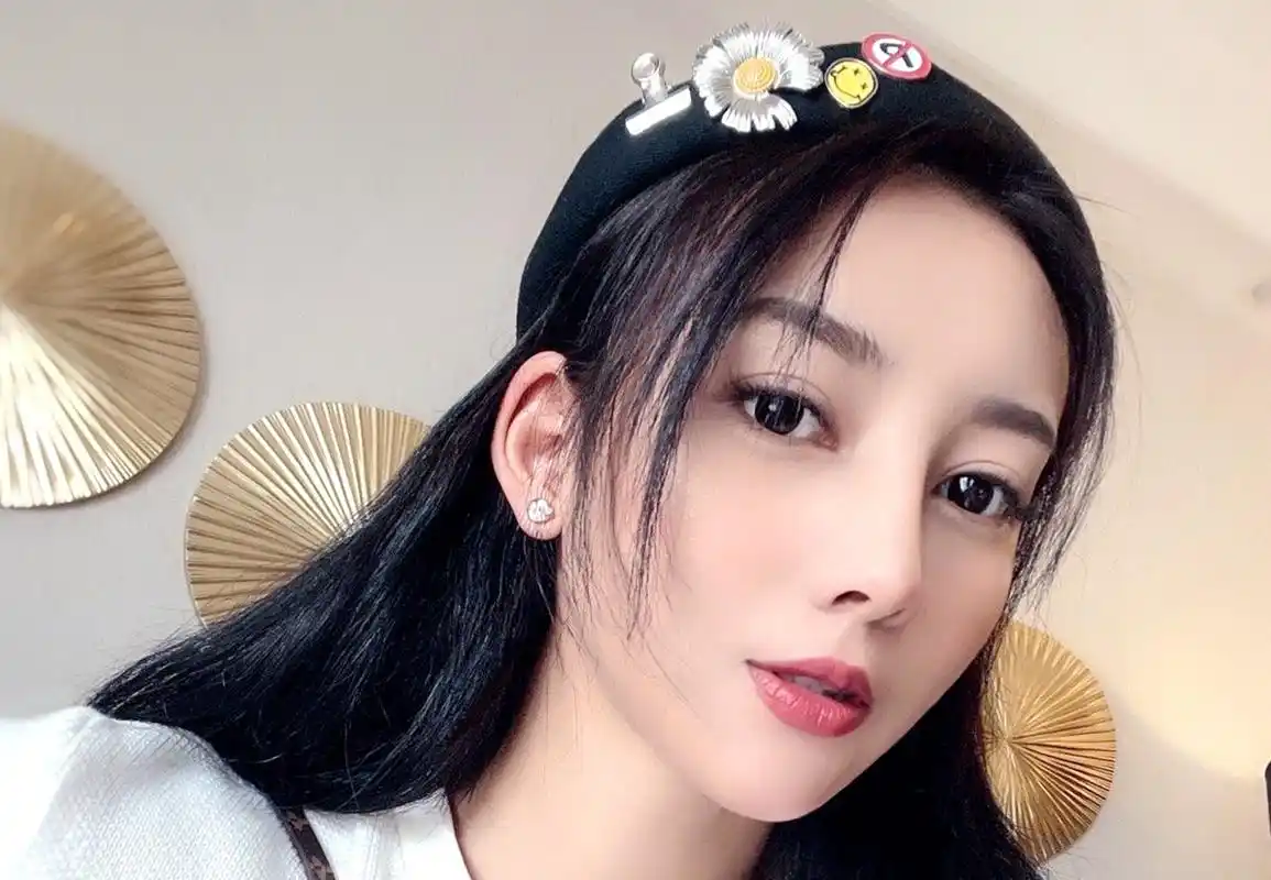 95后健身教练陈莹莹一年夺8冠却称依旧独自走在寻找自己的路上