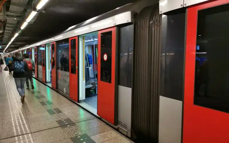 地铁pov连接ij湾南北的重要线路荷兰阿姆斯特丹地铁52路前方展望