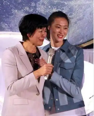 魏秋月天津产子老公袁灵犀喜笑颜开宝宝出生日期谐音是要爱你