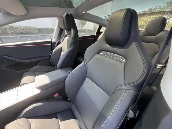 特斯拉新model3 performance内饰篇