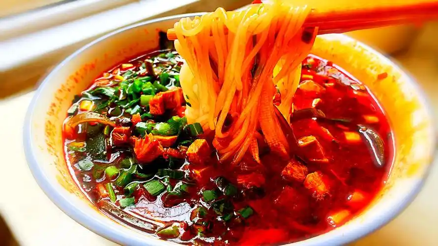 实现米线自由!我在家做出了街边小摊的味道,爽滑麻辣,嗦粉真香_老豆腐