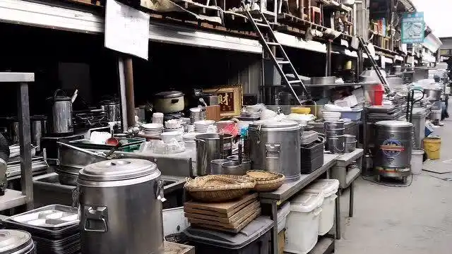 疫情下的沈阳二手厨具市场,堆积如山,到底黄了多少饭店?