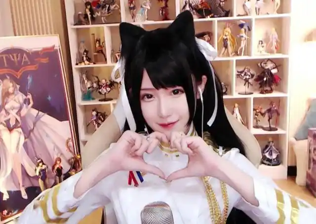 腐团儿又出cos作品,完美还原涂山雅雅,细节还原呆萌又妩媚