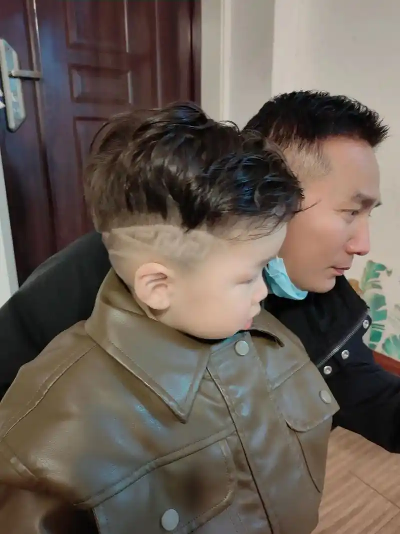 男宝宝帅气发型推荐 #换个发型迎接新年 #我家的小暖男正在 - 抖音