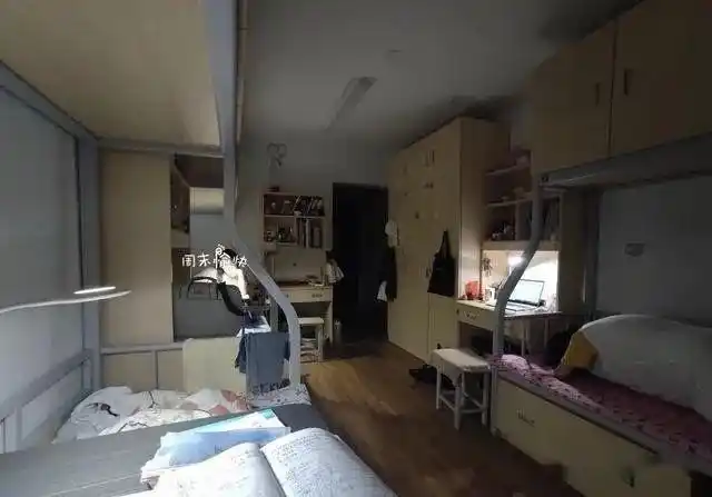 熄灯后大学女生们在寝室都会做什么学姐熄灯后见证真正室友情