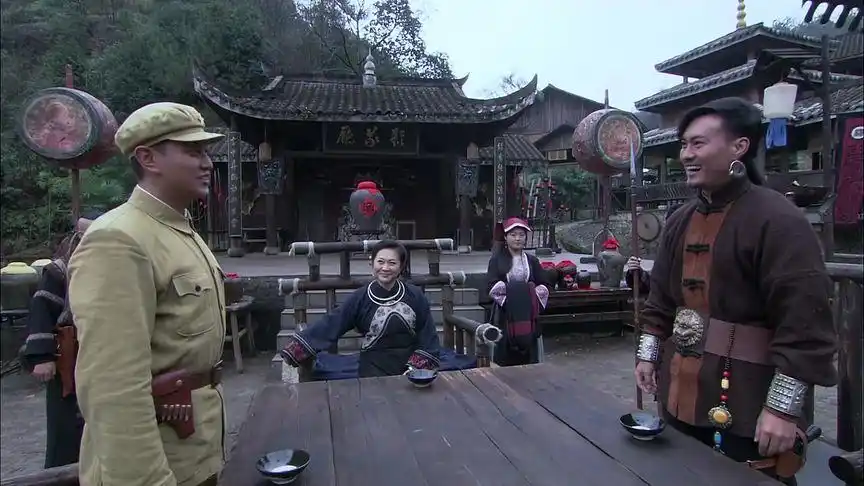 影视:团长去山寨拜山,土匪想给他个下马威,怎料团长武功非凡