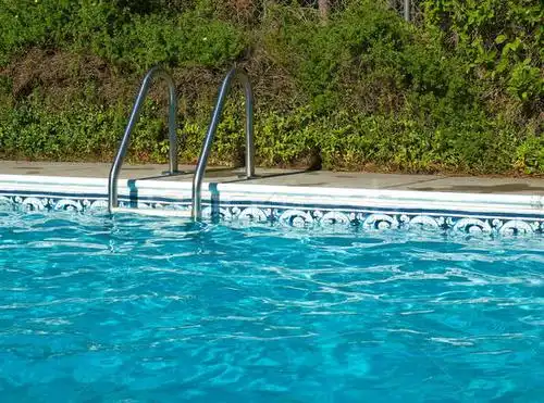 商业照片: 蓝色 · 游泳池 ·水· 阶梯 · 水池 · 边缘