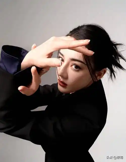 一眼难忘的浓颜系女星:宋祖儿干净灵动,曾黎,迪丽热巴五官立体_身材