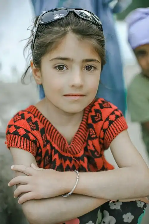 瓦罕走廊山谷里的塔吉克小美女