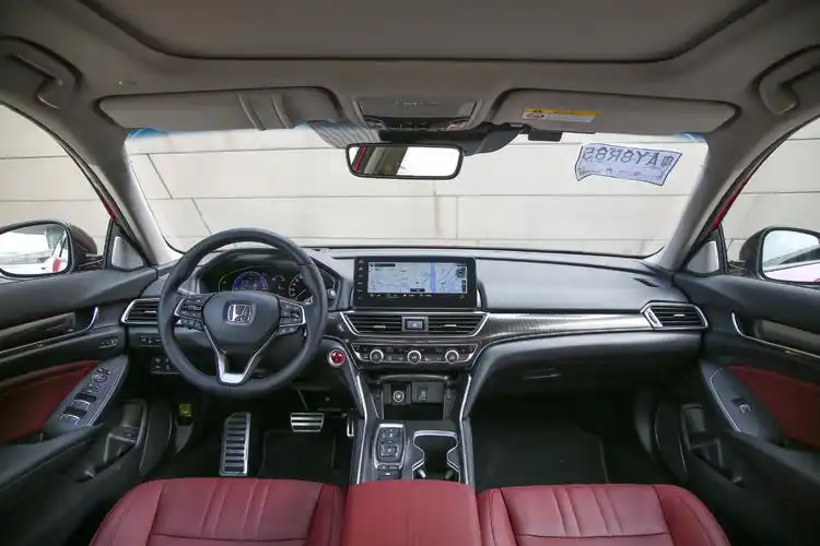 98万元起内饰方面,新款雅阁主要变化是换装了尺寸更大的10.