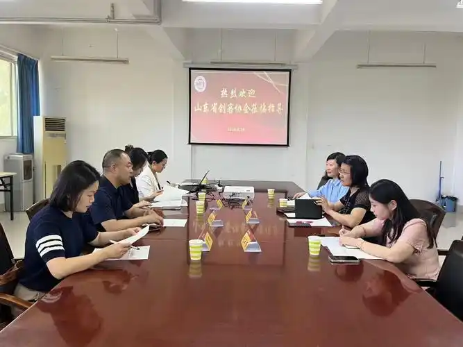 首先,蔡平代表创新创业学院,学生处对孙长春一行的来访表示热烈欢迎