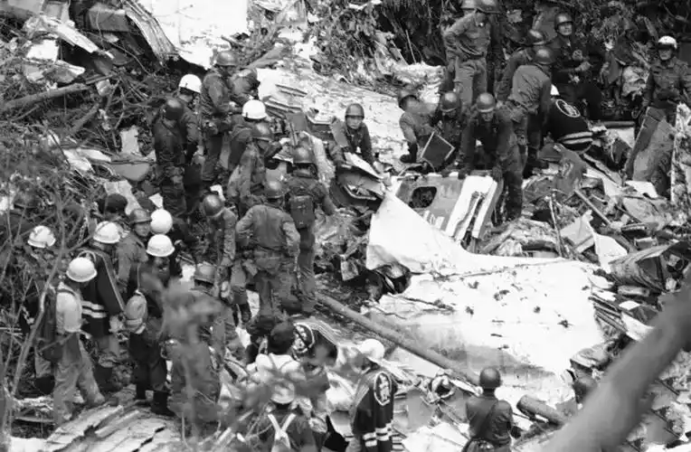 日航123空难空中死亡过山车520人遇难仅4人生还