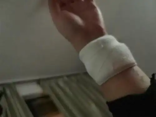 求安慰因为一点压力又自残了