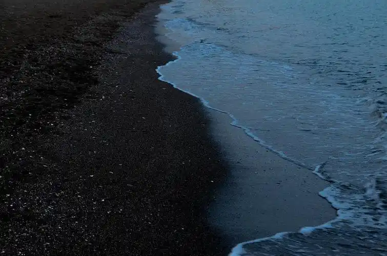 感到悲伤的时候,去看海吧