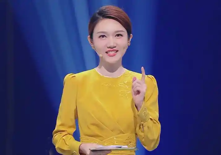 原创央视315晚会热度登顶4人主持团抢眼c位无人可替代龙洋又遗憾缺席