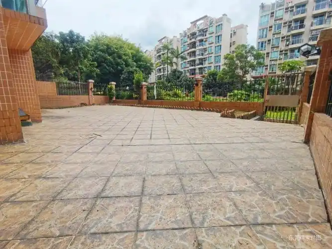 御景花园正规商品房双卫格局满五购物方便出行方便