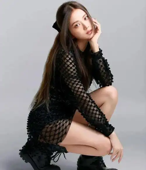 金智秀不可一世的性感与妩媚,这位年轻的新秀不仅歌唱绝顶,身材也是