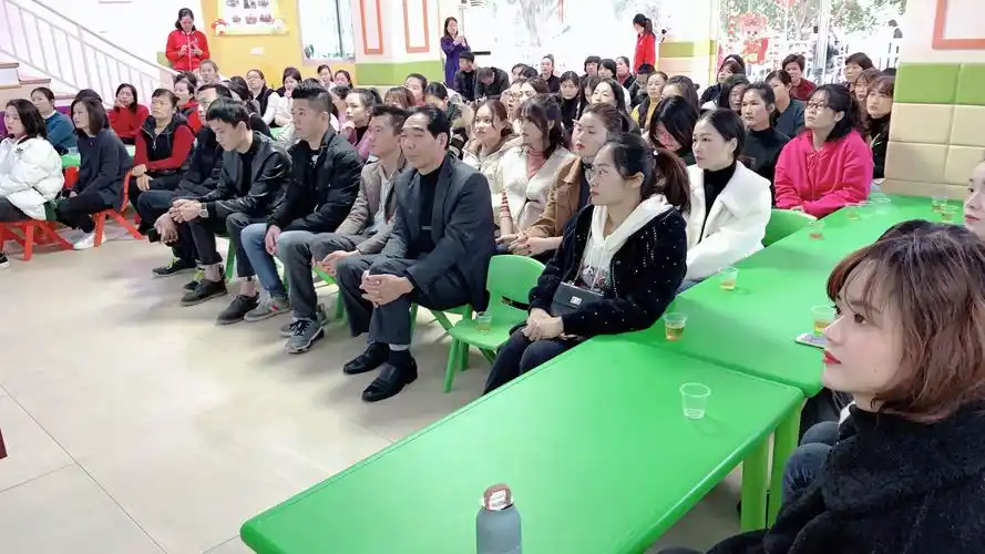 嘉禾幼儿园家长会图片