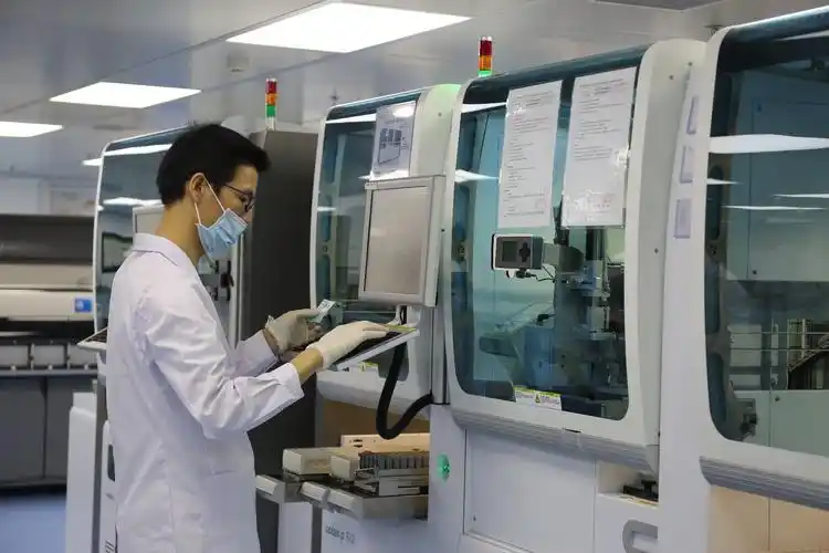 深圳首家区域检验中心亮相罗湖罗湖医院集团医学检验实验室启用