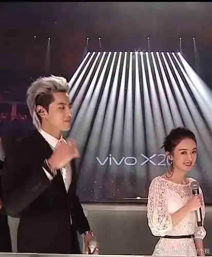 有没有路人粉能谈一谈对赵丽颖吴亦凡的看法?