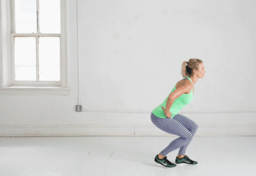 深蹲的作用十分明显那么人们怎样能够做到标准的箱式深蹲