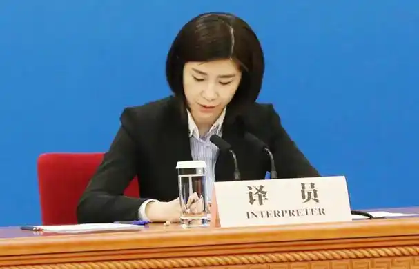 这才是年轻人该追的星!外交部女翻译官张璐升职,学生时代很优秀