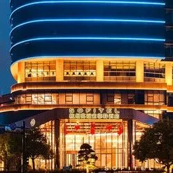 周末不加价杭州英冠索菲特酒店豪华房1晚含早餐300元餐饮代金券